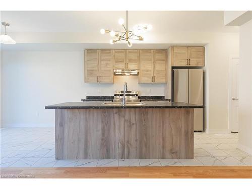 27 Aviron Crescent, Welland, ON - Indoor Photo Showing Kitchen