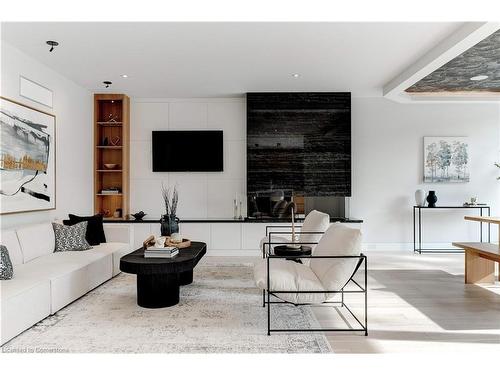 298 Strathcona Drive, Burlington, ON - Indoor Photo Showing Living Room