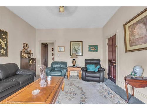 441 Barton Street, Stoney Creek, ON - Indoor Photo Showing Living Room