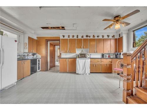 441 Barton Street, Stoney Creek, ON - Indoor Photo Showing Kitchen