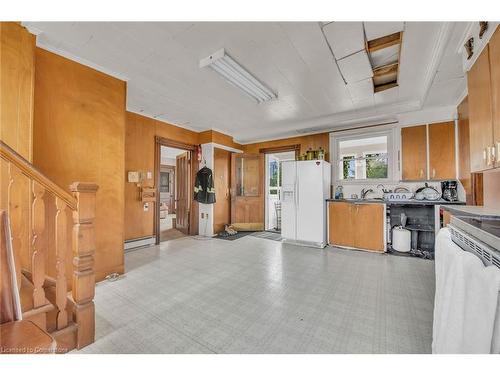 441 Barton Street, Stoney Creek, ON - Indoor Photo Showing Kitchen