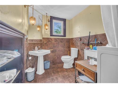 441 Barton Street, Stoney Creek, ON - Indoor Photo Showing Bathroom