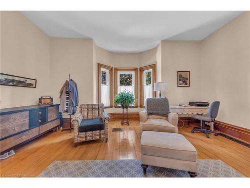 141 Mount Albion Road, Hamilton, ON - Indoor Photo Showing Living Room