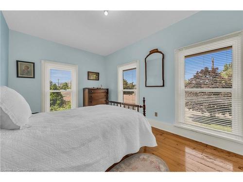 141 Mount Albion Road, Hamilton, ON - Indoor Photo Showing Bedroom