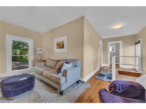 141 Mount Albion Road, Hamilton, ON - Indoor Photo Showing Living Room