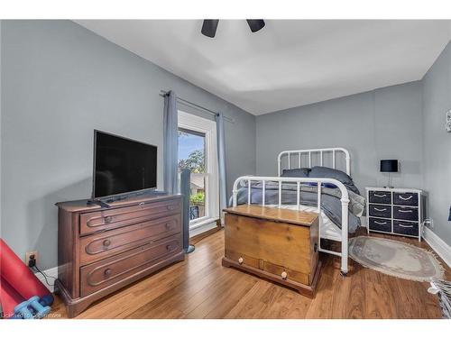 141 Mount Albion Road, Hamilton, ON - Indoor Photo Showing Bedroom