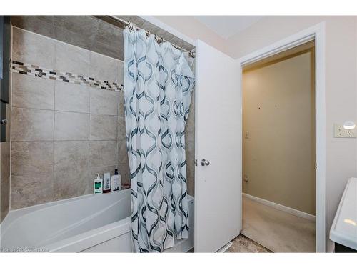 329 Silvana Crescent, Burlington, ON - Indoor Photo Showing Bathroom