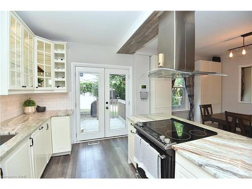 215 Rosslyn Avenue N, Hamilton, ON - Indoor Photo Showing Kitchen With Upgraded Kitchen