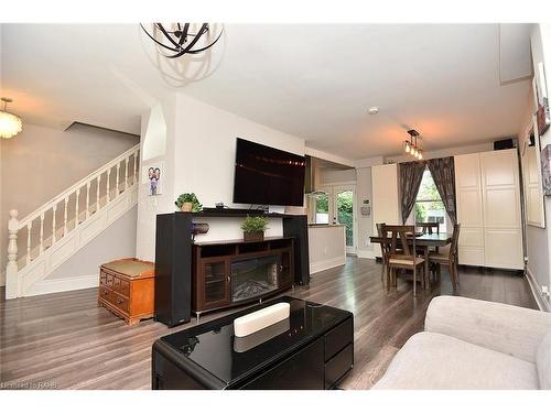 215 Rosslyn Avenue N, Hamilton, ON - Indoor Photo Showing Living Room With Fireplace