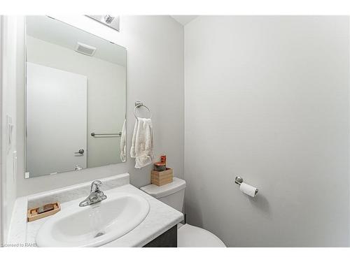 33-590 North Service Road, Stoney Creek, ON - Indoor Photo Showing Bathroom