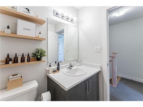 33-590 North Service Road, Stoney Creek, ON - Indoor Photo Showing Bathroom