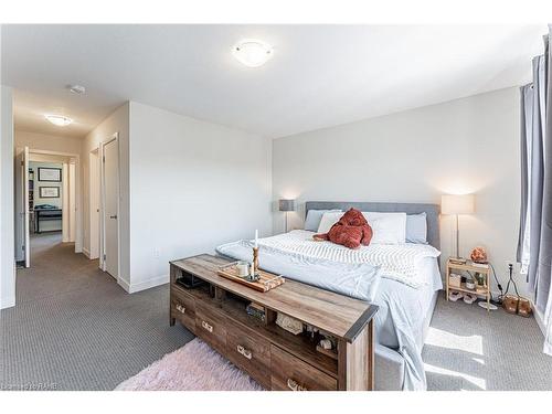 33-590 North Service Road, Stoney Creek, ON - Indoor Photo Showing Bedroom