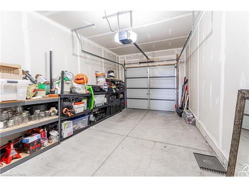 33-590 North Service Road, Stoney Creek, ON - Indoor Photo Showing Garage