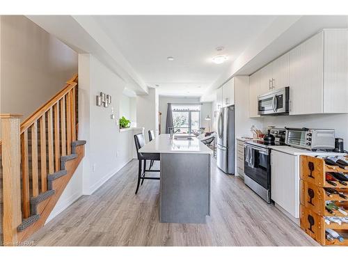 33-590 North Service Road, Stoney Creek, ON - Indoor Photo Showing Kitchen With Upgraded Kitchen