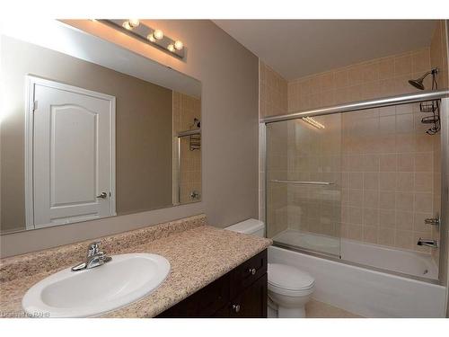 115 Emick Drive, Hamilton, ON - Indoor Photo Showing Bathroom