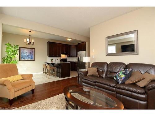 115 Emick Drive, Hamilton, ON - Indoor Photo Showing Living Room