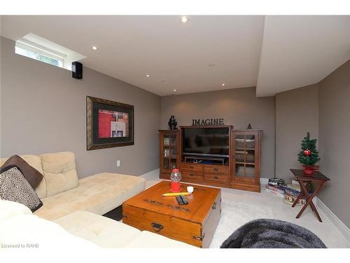 115 Emick Drive, Hamilton, ON - Indoor Photo Showing Living Room