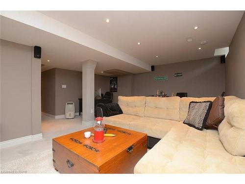 115 Emick Drive, Hamilton, ON - Indoor Photo Showing Living Room