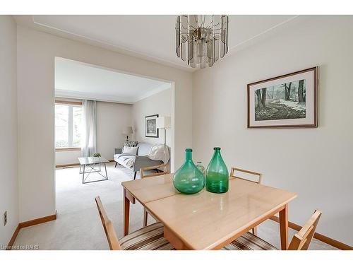 368 East Side Crescent, Burlington, ON - Indoor Photo Showing Dining Room