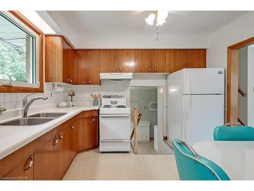 368 East Side Crescent, Burlington, ON - Indoor Photo Showing Kitchen With Double Sink