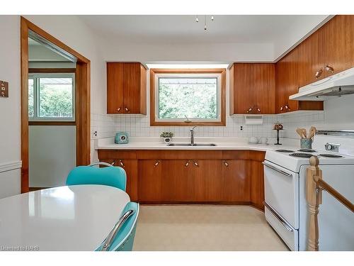 368 East Side Crescent, Burlington, ON - Indoor Photo Showing Kitchen With Double Sink