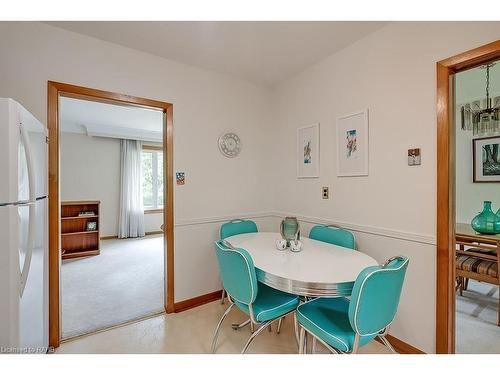 368 East Side Crescent, Burlington, ON - Indoor Photo Showing Dining Room