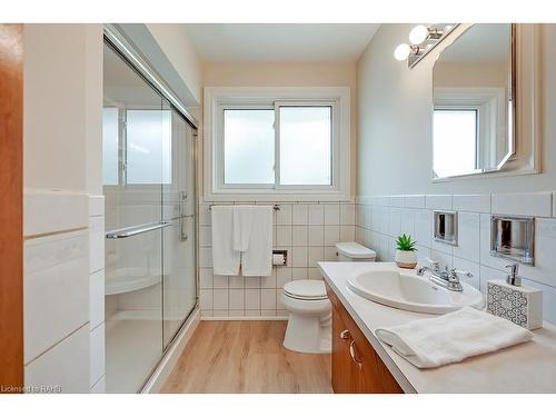 368 East Side Crescent, Burlington, ON - Indoor Photo Showing Bathroom