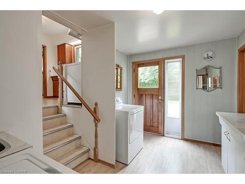 368 East Side Crescent, Burlington, ON - Indoor Photo Showing Laundry Room