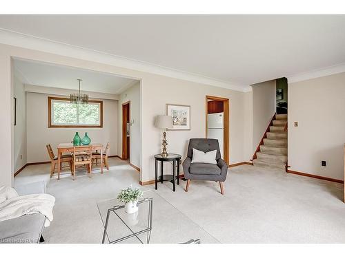 368 East Side Crescent, Burlington, ON - Indoor Photo Showing Living Room