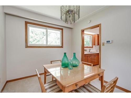 368 East Side Crescent, Burlington, ON - Indoor Photo Showing Dining Room