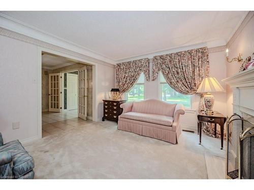 394 Scenic Drive, Hamilton, ON - Indoor Photo Showing Living Room