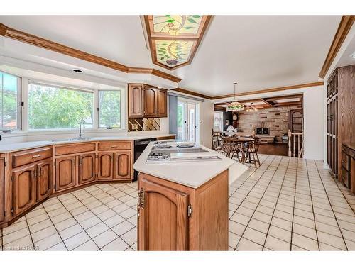 394 Scenic Drive, Hamilton, ON - Indoor Photo Showing Kitchen