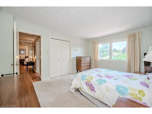 394 Scenic Drive, Hamilton, ON - Indoor Photo Showing Bedroom