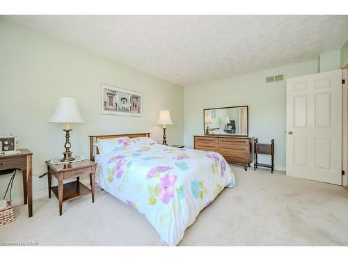 394 Scenic Drive, Hamilton, ON - Indoor Photo Showing Bedroom