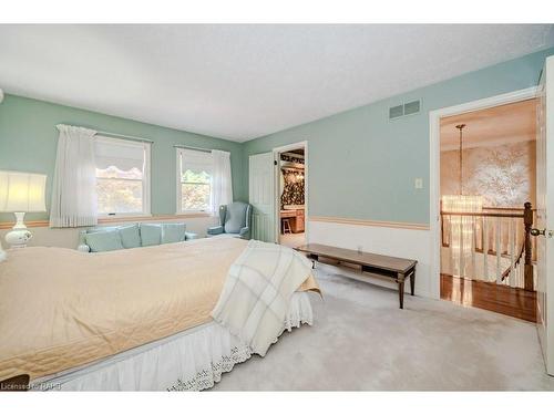 394 Scenic Drive, Hamilton, ON - Indoor Photo Showing Bedroom