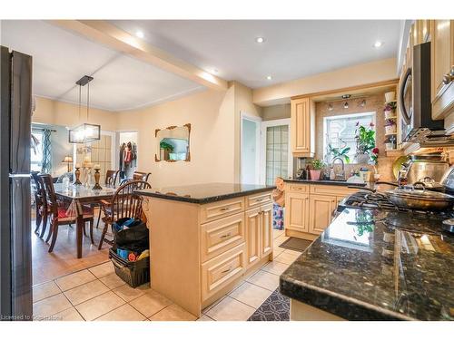 196 Avondale Street, Hamilton, ON - Indoor Photo Showing Dining Room