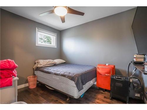 196 Avondale Street, Hamilton, ON - Indoor Photo Showing Bedroom