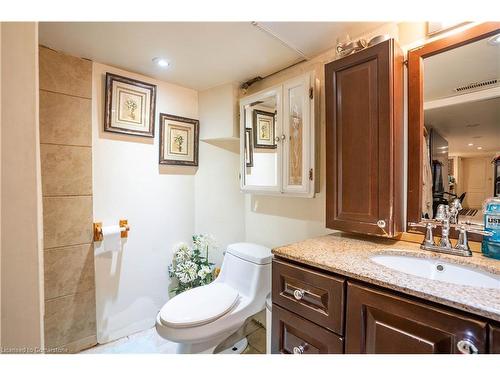 196 Avondale Street, Hamilton, ON - Indoor Photo Showing Bathroom