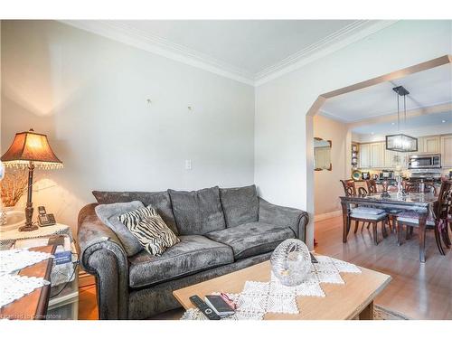 196 Avondale Street, Hamilton, ON - Indoor Photo Showing Living Room