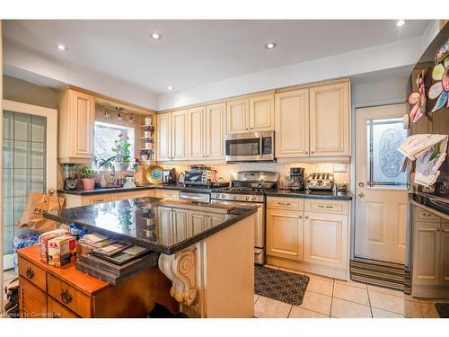 196 Avondale Street, Hamilton, ON - Indoor Photo Showing Kitchen