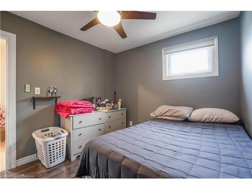 196 Avondale Street, Hamilton, ON - Indoor Photo Showing Bedroom