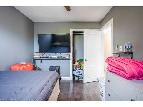 196 Avondale Street, Hamilton, ON - Indoor Photo Showing Bedroom