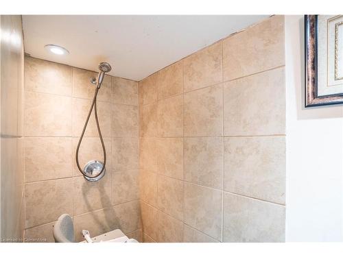 196 Avondale Street, Hamilton, ON - Indoor Photo Showing Bathroom