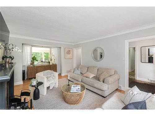 2 Mountain Brow Boulevard, Hamilton, ON - Indoor Photo Showing Living Room