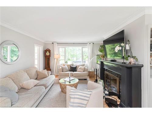 2 Mountain Brow Boulevard, Hamilton, ON - Indoor Photo Showing Living Room With Fireplace