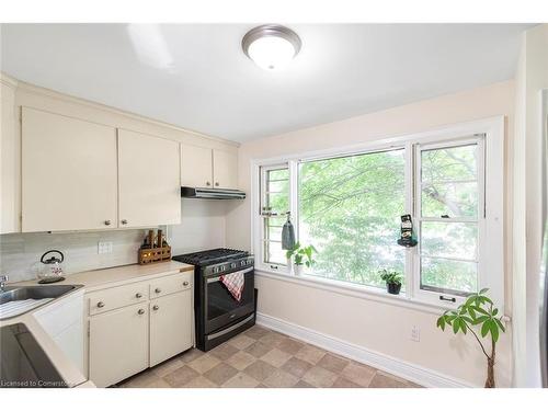 2 Mountain Brow Boulevard, Hamilton, ON - Indoor Photo Showing Kitchen