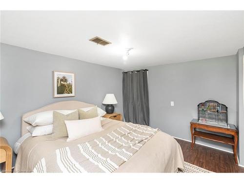 2 Mountain Brow Boulevard, Hamilton, ON - Indoor Photo Showing Bedroom