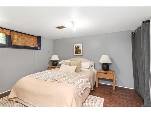 2 Mountain Brow Boulevard, Hamilton, ON - Indoor Photo Showing Bedroom