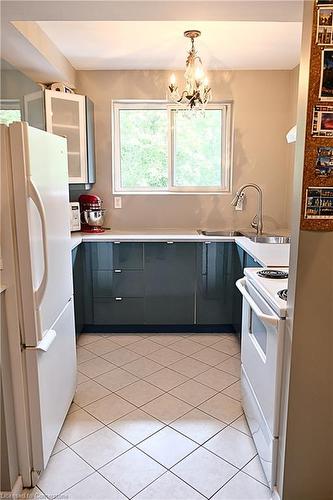 25-2373 King Street E, Hamilton, ON - Indoor Photo Showing Kitchen