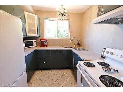 25-2373 King Street E, Hamilton, ON - Indoor Photo Showing Kitchen With Double Sink